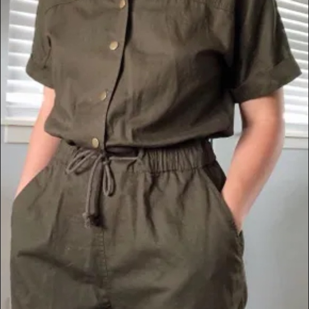 Wild fable army green romper with drawstring. Size small. NWT.